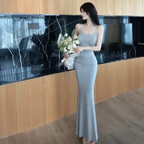 吊带鱼尾裙怎么搭配