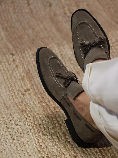 棕色运动鞋怎么搭配衣服图片