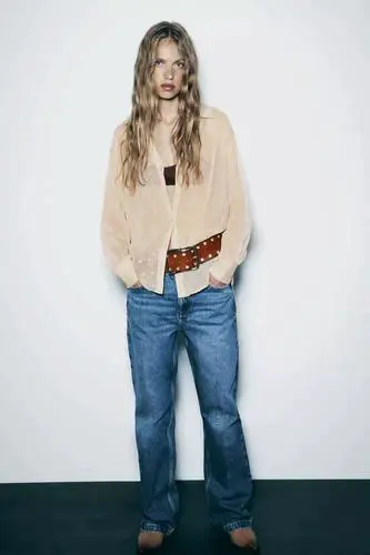 zara刺绣衬衫怎么搭配