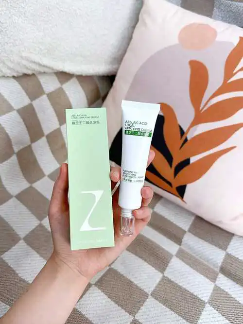 脸上长痘用什么护肤品