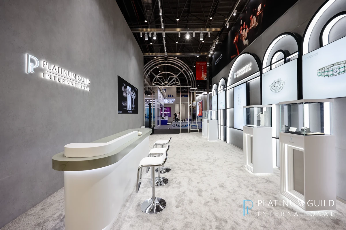 C:\Users\lenovo\Desktop\4.13新闻稿\9.消博会现场古董珠宝展区.JPG9.消博会现场古董珠宝展区