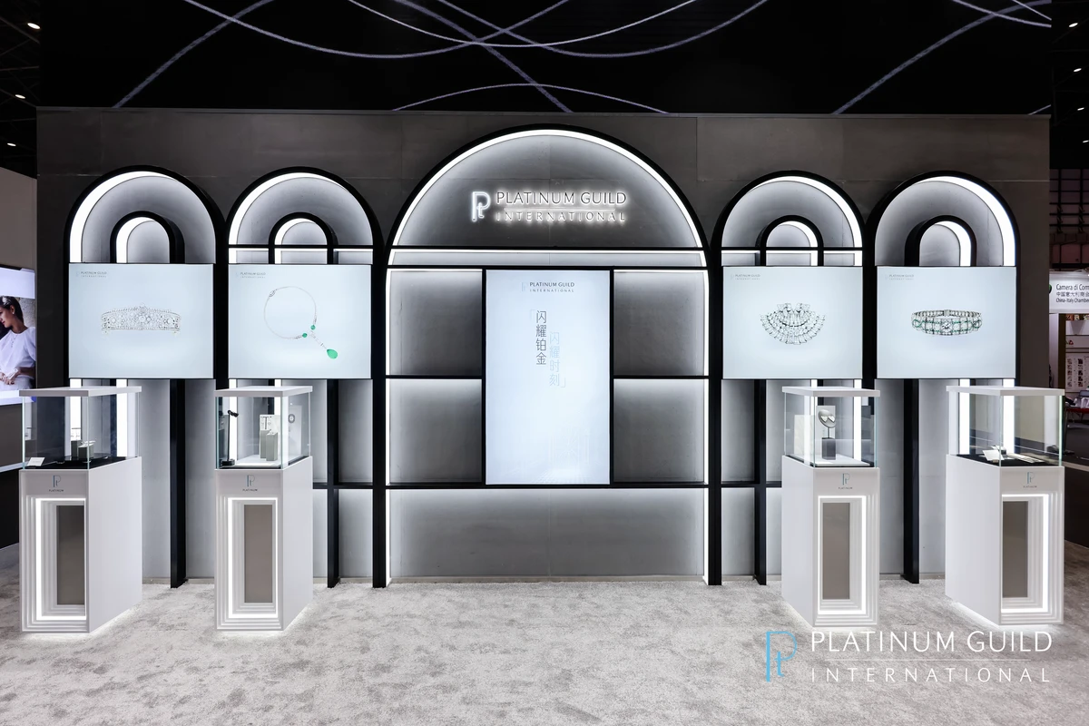 C:\Users\lenovo\Desktop\4.13新闻稿\8.消博会现场古董珠宝展区.jpg8.消博会现场古董珠宝展区