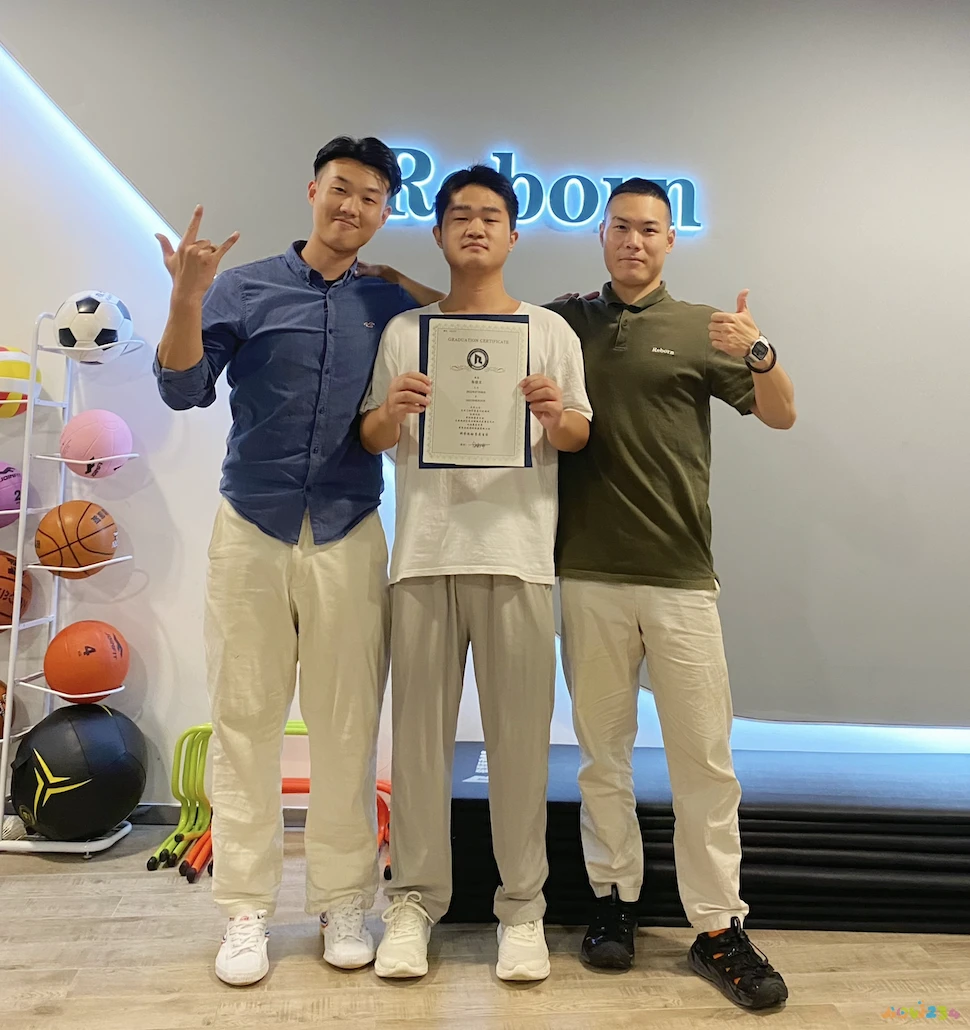 深蹲髋关节受限_关节损伤运动深蹲髋关节疼痛_深蹲髋关节运动损伤