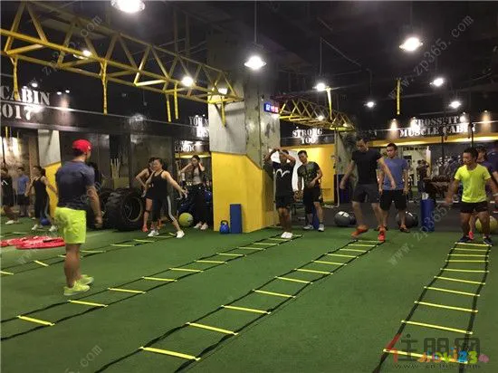 健身的机械动作名称大全_健身房运动机械_健身房的机械