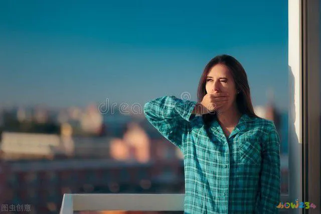 睡前运动减肥动作床上_睡前床上减肥运动_睡前在床上做运动真的会瘦吗