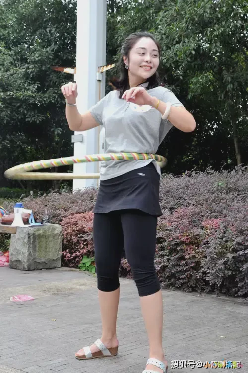 坚持运动一年的对比照_锻炼对比图_锻炼对比效果图