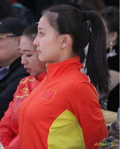 体操运动的胸_体操扩胸运动_体操队员挺胸照