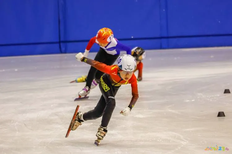 体操扩胸运动_体操含胸名词解释_体操运动的胸