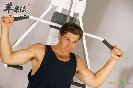 介绍一下扩胸运动的标准动作