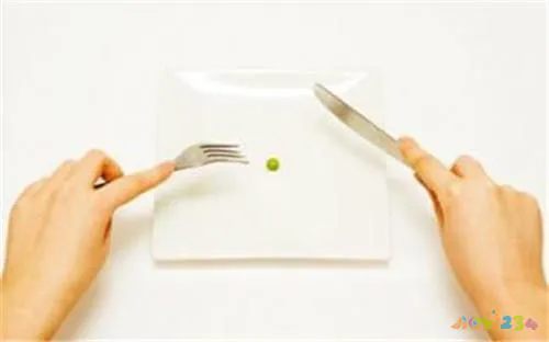 不吃早餐做运动会瘦吗_早上吃早餐运动_运动吃不吃早餐