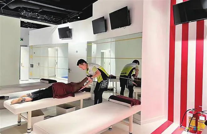 拉伸腿部动作视频教程_拉伸腿部运动图片动作大全_腿部运动拉伸动作图片