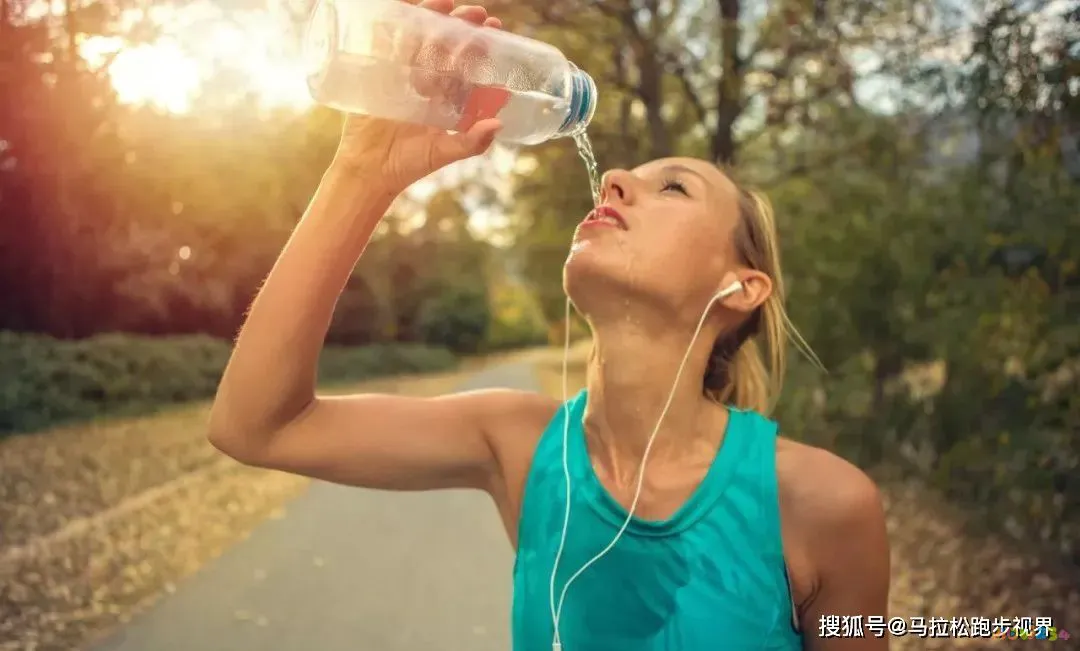 减肥夏天运动出汗好吗_夏天还运动减肥吗_夏天燃脂运动