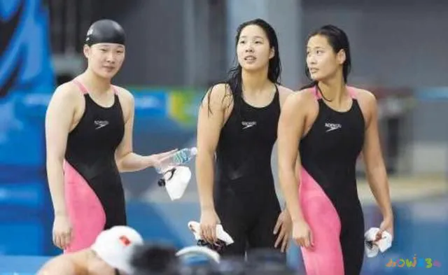 体操含胸名词解释_体操运动的胸_体操队员挺胸照