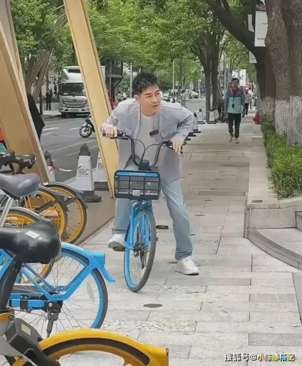 锻炼对比效果图_坚持运动一年的对比照_锻炼对比图