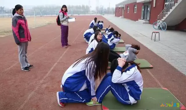 练胸肌和腹肌饮食要注意什么_练出腹肌和胸肌动作_练胸肌和腹肌要做有氧运动吗