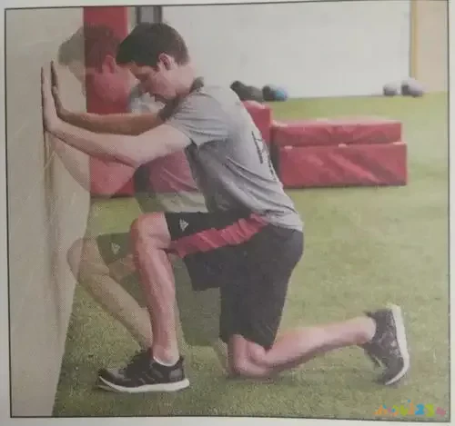 深蹲髋关节受伤_深蹲髋关节运动损伤_深蹲对髋关节骨头有伤害吗