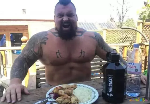 练出腹肌和胸肌动作_练胸肌和腹肌饮食要注意什么_练胸肌和腹肌要做有氧运动吗