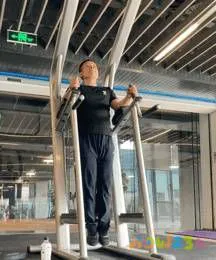 健身房运动机械_健身房机械的使用方法_健身的机械动作名称大全