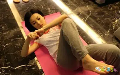 腹部减肥女生运动有哪些_腹部减肥女生运动视频_女生腹部运动减肥