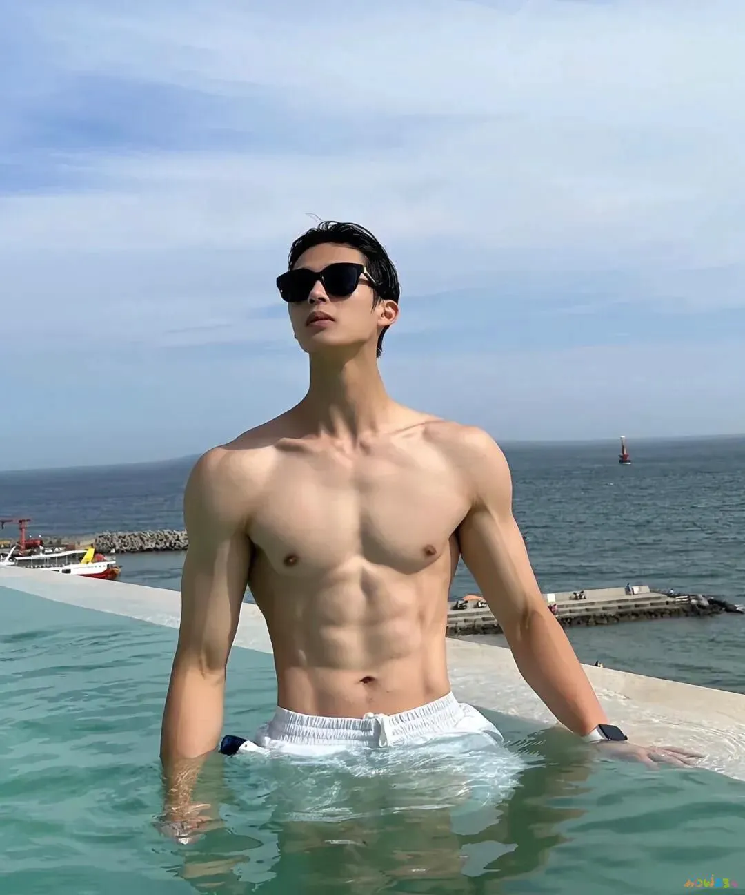 锻炼胸腹部肌肉_练胸肌和腹肌饮食要注意什么_练胸肌和腹肌要做有氧运动吗