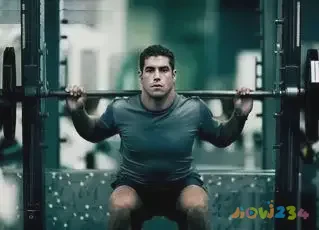 深蹲髋关节受伤_深蹲对髋关节骨头有伤害吗_深蹲髋关节运动损伤