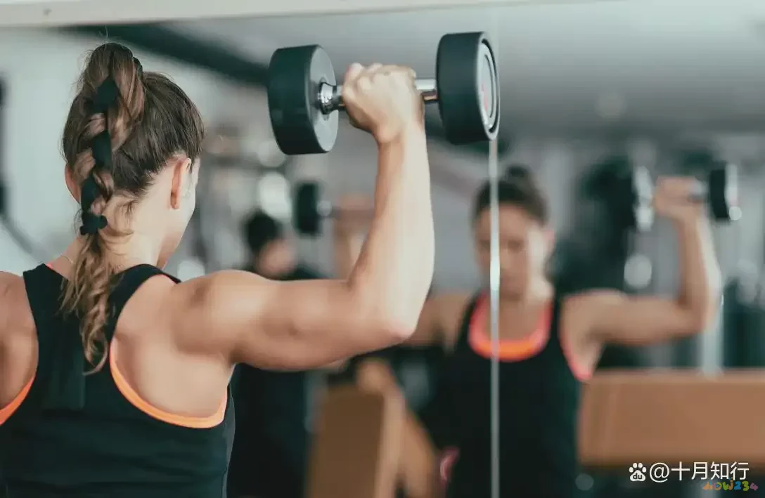 什么运动练肩_练肩rm_练肩的健身动作