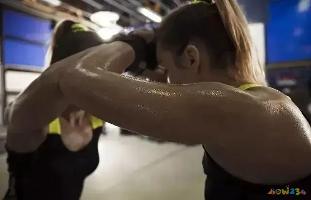 减肥夏天运动出汗好吗_夏天燃脂运动_夏天还运动减肥吗