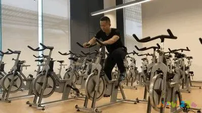 健身房机械的使用方法_健身的机械动作名称大全_健身房运动机械