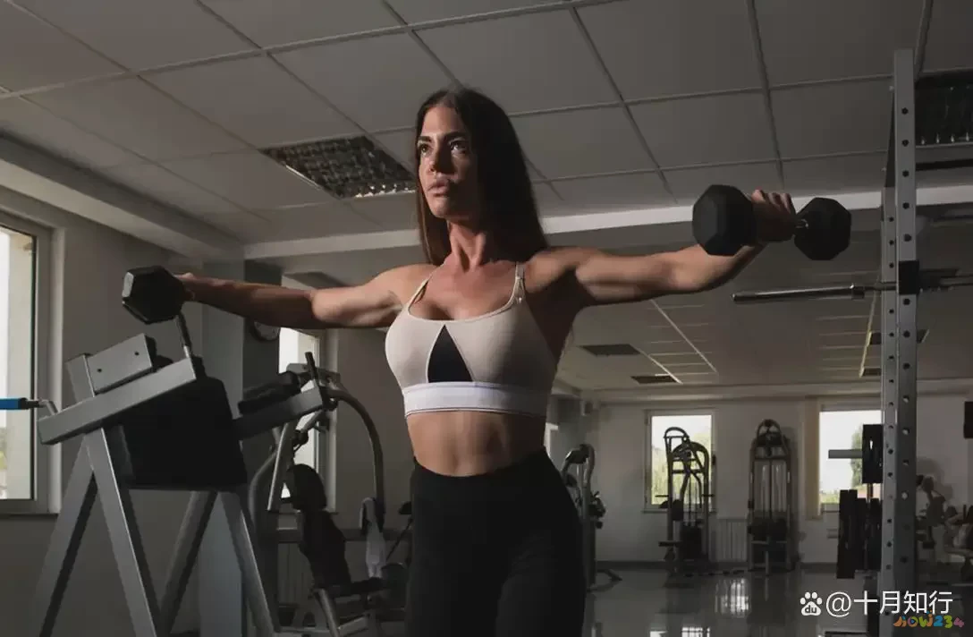 练肩的健身动作_什么运动练肩_练肩rm
