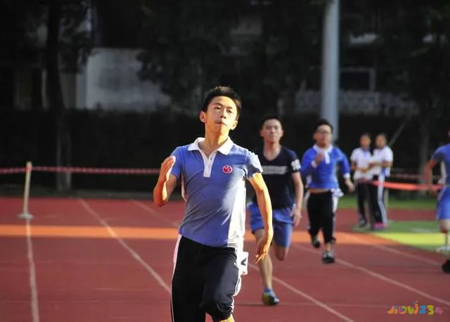 如果晚上运动晚饭要吃多一点吗_运动减肥吃晚饭吗_晚饭吃多了要运动多久能消耗掉