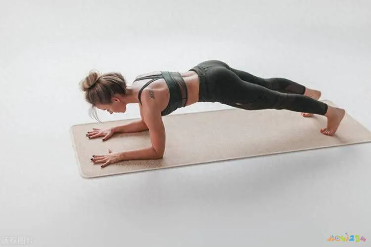 坐仰卧运动起卷腹可以吗_仰卧起坐卷腹的正确做法图示_卷腹运动和仰卧起坐