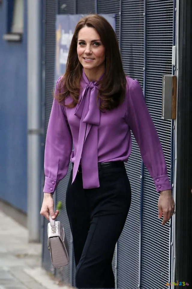 腰疼运动操作视频_腰疼做什么运动动作图_腰疼运动方法图片