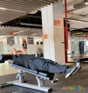 健身房运动机械_健身房机械的使用方法_健身的机械动作名称大全