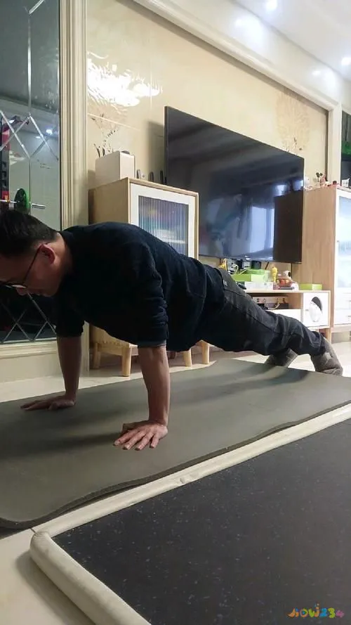 臂瘦肌肉运动做小动作好吗_瘦手臂运动_做什么运动瘦小臂肌肉