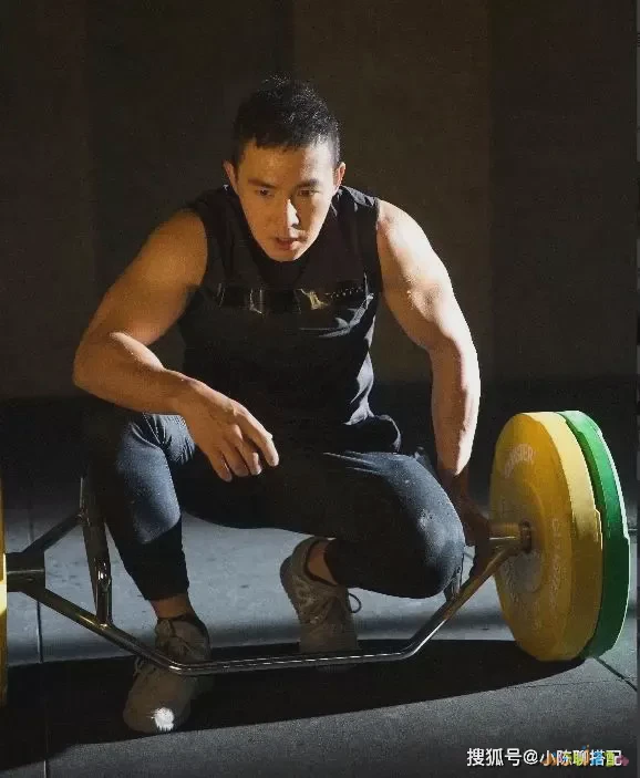 坚持运动一年的对比照_锻炼对比效果图_锻炼对比图