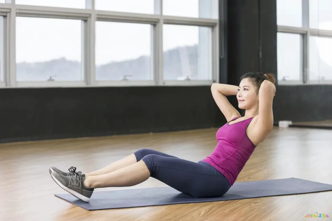 居家腰部锻炼_在家做什么运动对腰好_家里锻炼腰部方法视频