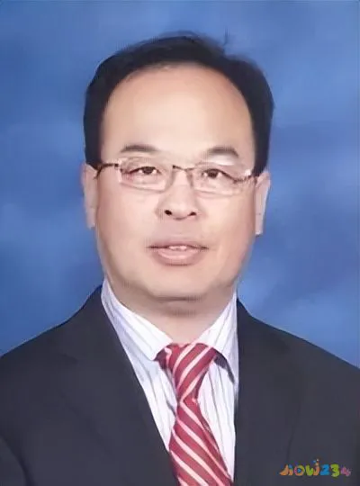 坐在椅子上抬腿有什么好处_椅子抬腿法_坐椅子上做抬腿运动