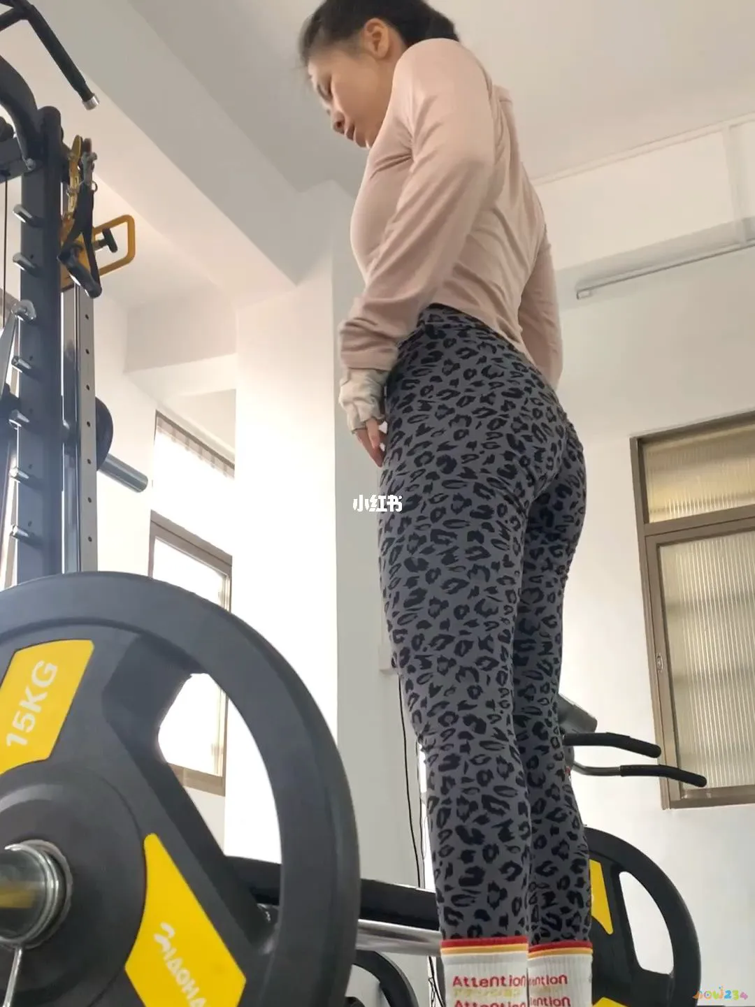 扁平臀如何炼成翘臀_好身材美女翘臀图片_紧致臀部的运动