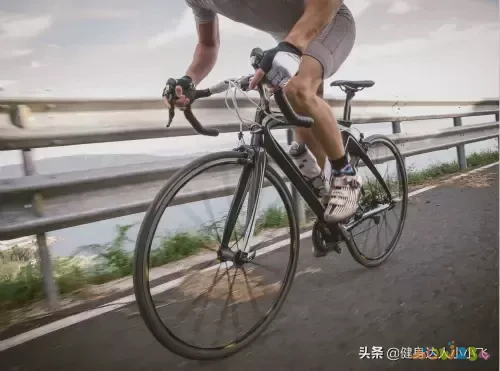 水下运动减肥_水中减脂训练_水里减肥动作