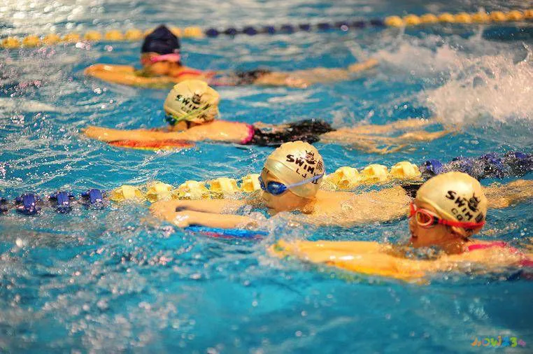 水中减脂训练_水里减肥动作_水下运动减肥