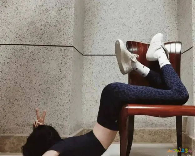 居家腰部锻炼_在家做什么运动对腰好_家里锻炼腰部方法视频