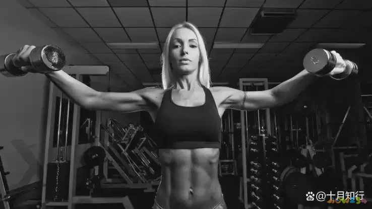 什么运动练肩_练肩的健身动作_练肩rm