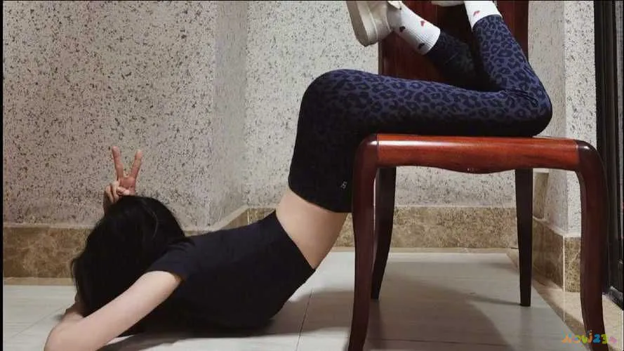 家里锻炼腰部方法视频_居家锻炼腰部的动作视频_在家做什么运动对腰好