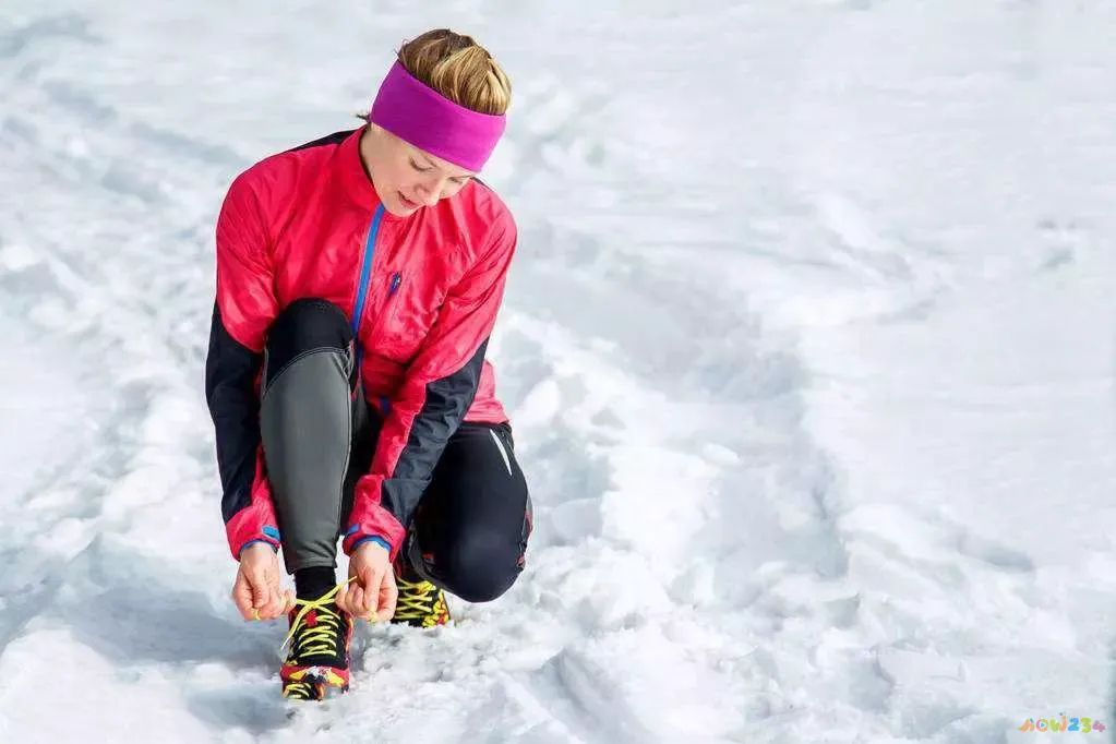 蹲坐动作参考_蹲坐的标准动作图片_快速蹲坐运动图片