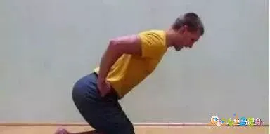 关节损伤运动深蹲髋关节疼痛_深蹲髋关节运动损伤_深蹲髋关节做什么运动