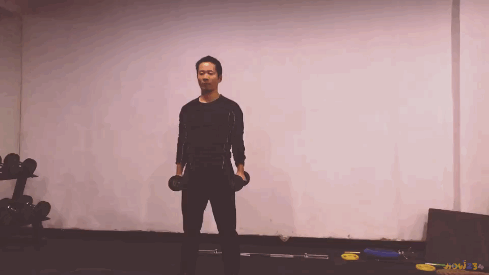 什么运动练肩_练肩的健身动作_练肩rm