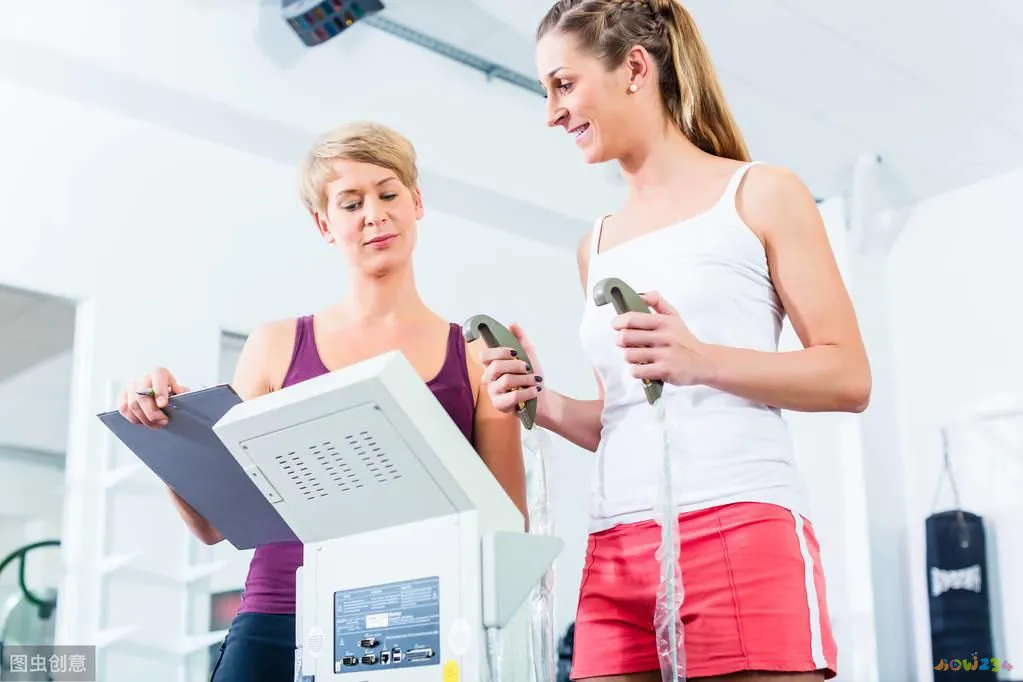 水里减肥动作_减肥运动水下运动区别_水下运动减肥