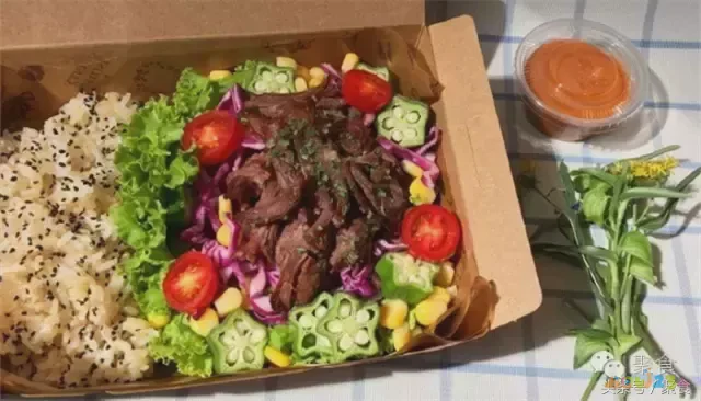 节食运动减肥体重为何不降_节食运动一个月能瘦多少斤_节食还是运动