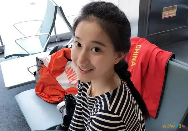 体操运动的胸_体操扩胸运动_体操队员挺胸照