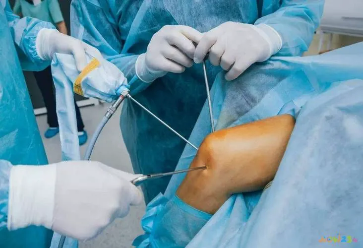 膝盖疼剧烈运动_运动导致的膝盖疼痛_运动的膝盖疼还能运动吗